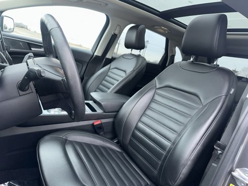 Used 2021 Ford Edge SEL w/ Convenience Package image 16