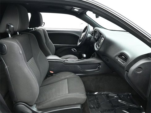 Used 2015 Dodge Challenger SXT image 16