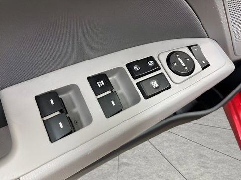 Used 2020 Hyundai Elantra SEL image 11