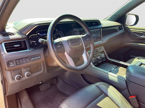 Used 2021 GMC Yukon Denali w/ Denali Premium Package image 9
