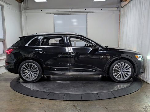 Used 2019 Audi e-tron Prestige w/ Prestige Package image 10