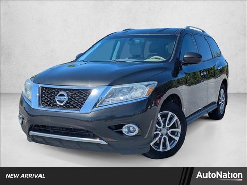 Used 2015 Nissan Pathfinder SV image 1