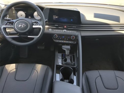 Used 2023 Hyundai Elantra Limited w/ Preferred Accessory Package image 13