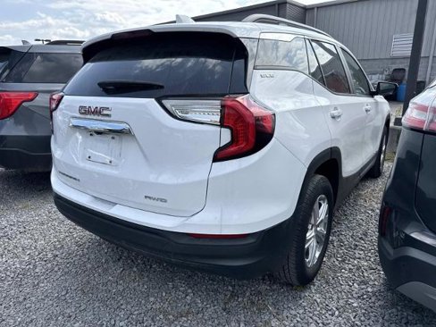 Used 2022 GMC Terrain SLE w/ Driver Convenience Package image 4