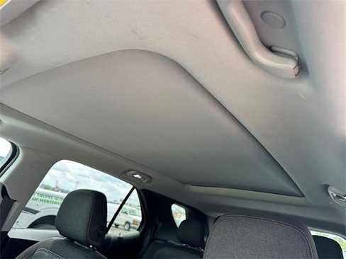 Used 2018 Chevrolet Equinox LT w/ Sun & Infotainment Package image 12
