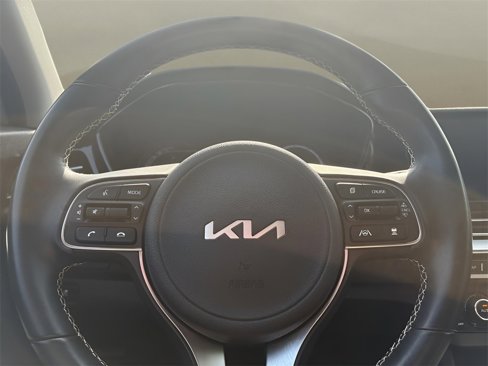 Used 2022 Kia Niro EX image 13