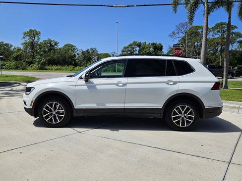 Used 2020 Volkswagen Tiguan SE w/ Panoramic Sunroof Package image 4