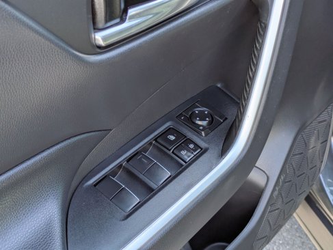 Used 2021 Toyota RAV4 XLE Premium image 12