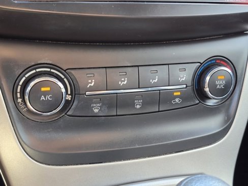 Used 2015 Nissan Sentra S image 6
