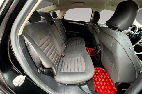 Used 2017 Ford Fusion SE w/ Fusion SE Technology Package image 16