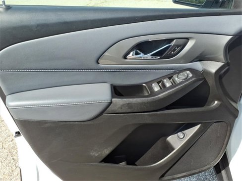 Used 2020 Chevrolet Traverse LT image 13