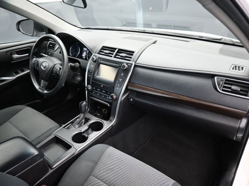 Used 2016 Toyota Camry LE image 38