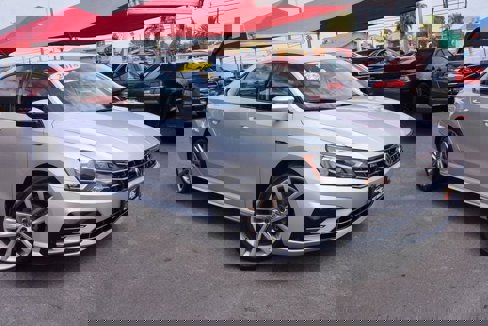 Used 2018 Volkswagen Passat 2.0T image 2