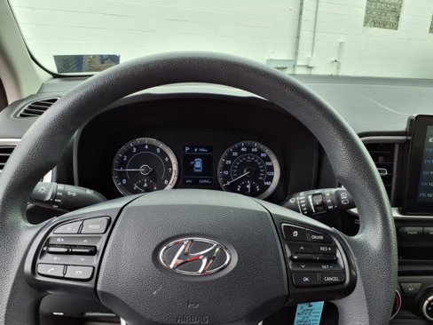 Used 2021 Hyundai Venue SE image 5