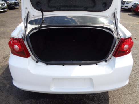 Used 2013 Dodge Avenger SE image 26
