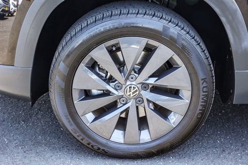 Certified 2022 Volkswagen Taos S image 9