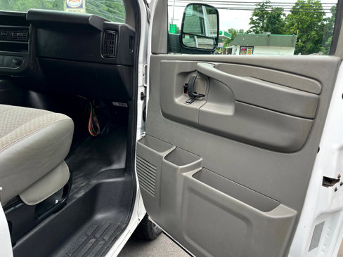 Used 2014 GMC Savana 3500 image 16