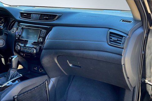 Used 2018 Nissan Rogue SV image 17