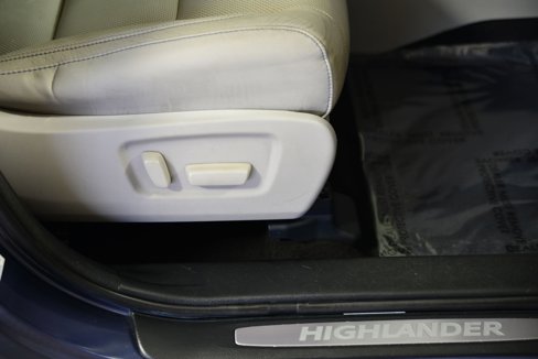 Used 2015 Toyota Highlander Limited image 10