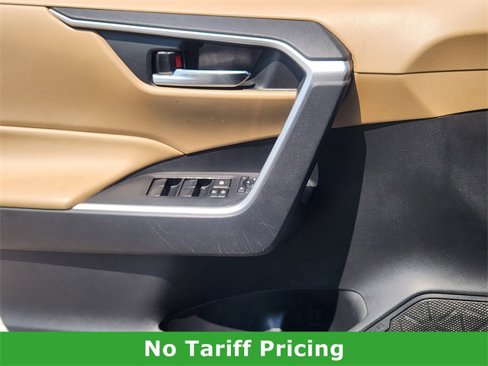 Used 2020 Toyota RAV4 XLE image 21