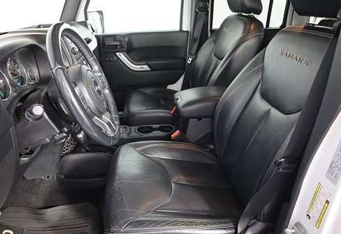 Used 2016 Jeep Wrangler Unlimited Sahara w/ Connectivity Group image 22