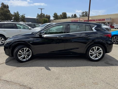 Used 2017 INFINITI QX30 image 6