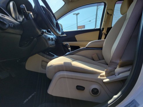 Used 2017 Dodge Journey SXT w/ Comfort/Convenience Group image 16