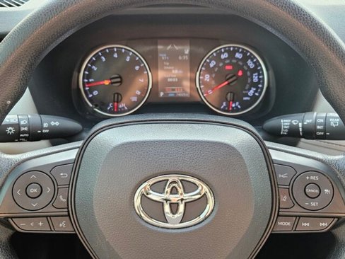 Used 2020 Toyota RAV4 XLE image 10
