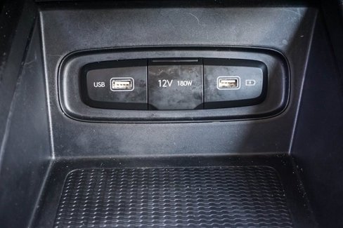 Used 2022 Hyundai Venue Limited image 24