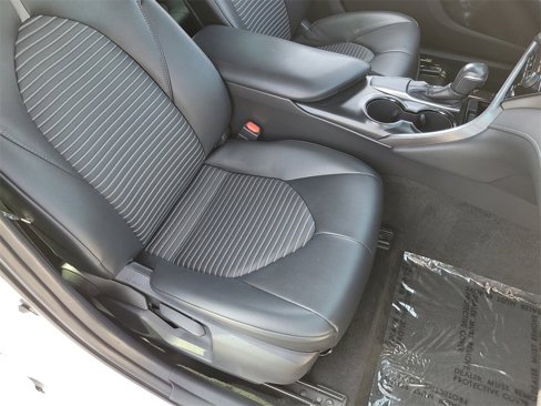 Used 2019 Toyota Camry L image 16