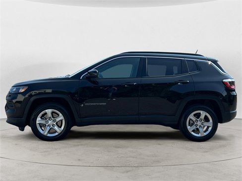Used 2024 Jeep Compass Latitude image 2
