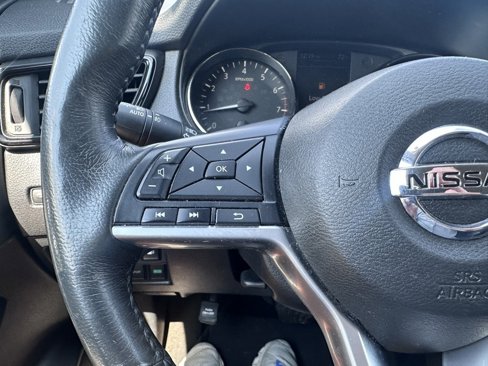 Used 2018 Nissan Rogue SV w/ Premium Package image 7