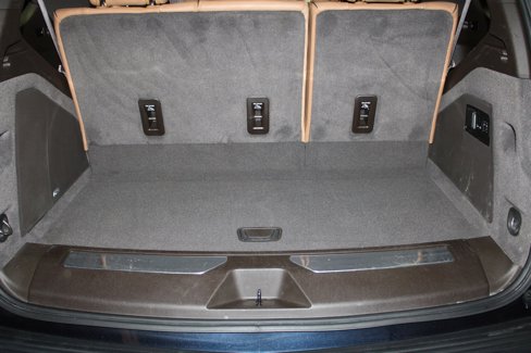 Used 2022 Cadillac Escalade Premium Luxury image 18