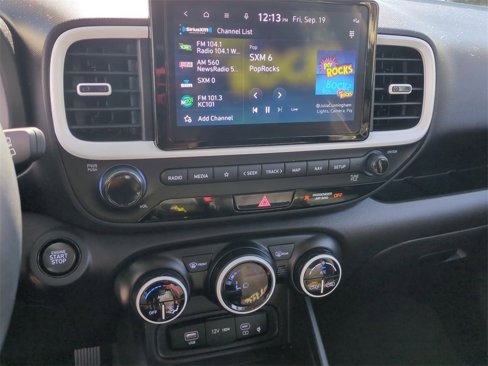 Certified 2024 Hyundai Venue Limited image 16