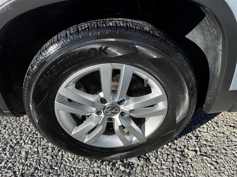 Used 2013 Volkswagen Tiguan S image 23