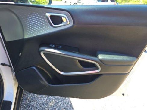 Used 2025 Kia Soul LX w/ LX Technology Package image 37