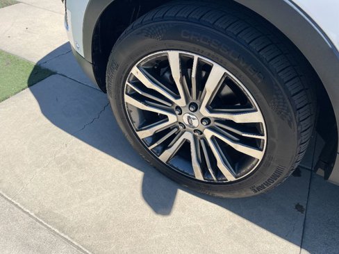 Used 2017 Ford Explorer Platinum image 39