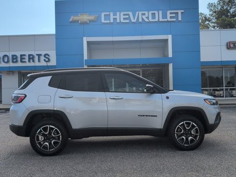 Used 2024 Jeep Compass Trailhawk image 6