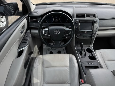 Used 2016 Toyota Camry XLE image 7
