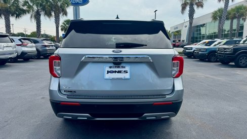 Certified 2022 Ford Explorer XLT w/ Equipment Group 202A image 9