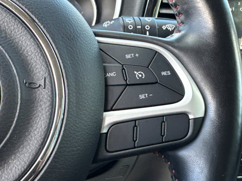 Used 2020 Jeep Compass Limited image 21