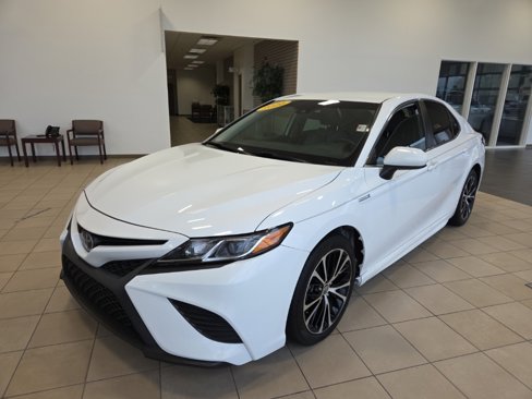 Used 2020 Toyota Camry SE image 3