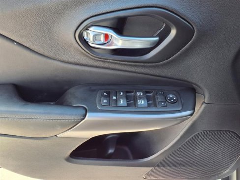 Used 2021 Jeep Cherokee Latitude image 18