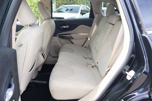 Used 2019 Jeep Cherokee Latitude w/ Popular Appearance Group image 13