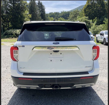 Used 2021 Ford Explorer XLT image 8