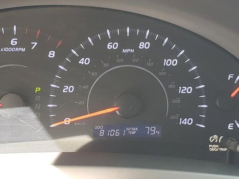 Used 2010 Toyota Camry image 19