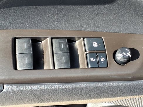 Used 2021 Toyota Camry SE image 16