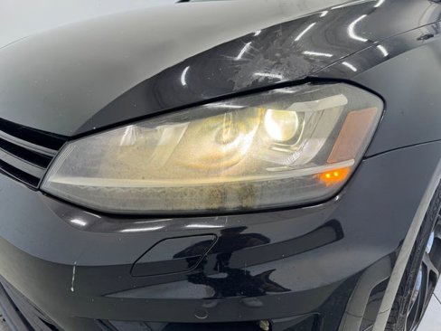 Used 2017 Volkswagen Golf R 4-Door image 31