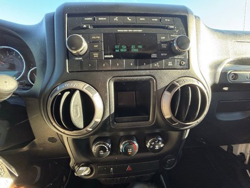 Used 2015 Jeep Wrangler Sport image 31