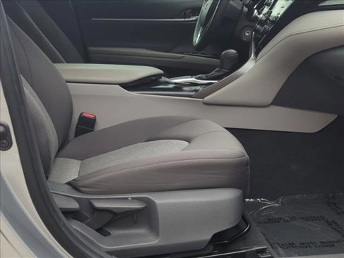 Used 2019 Toyota Camry LE image 17